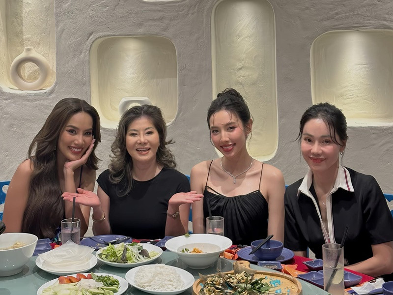 Thùy Tiên ăn tối cùng bà Teresa cách đây không lâu. Ảnh: FB Thùy Tiên.