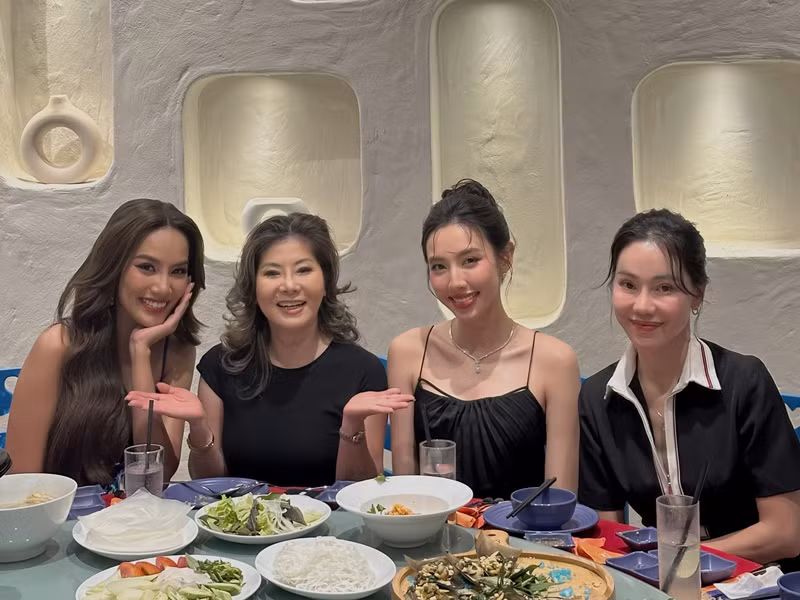 Thùy Tiên ăn tối cùng bà Teresa cách đây không lâu. Ảnh: FB Thùy Tiên.