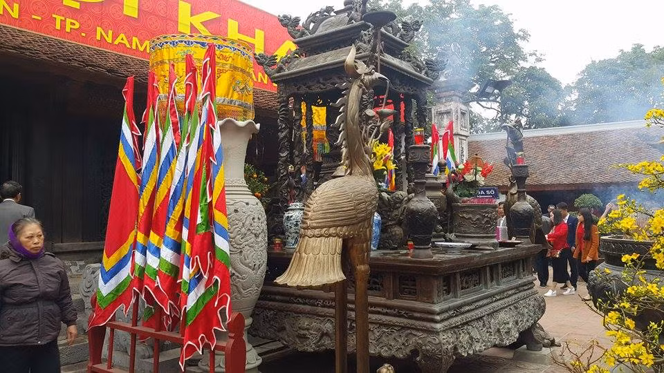 Chua khai hoi, den Tran tap nap khach, tai xuat hinh anh khong dep-Hinh-8