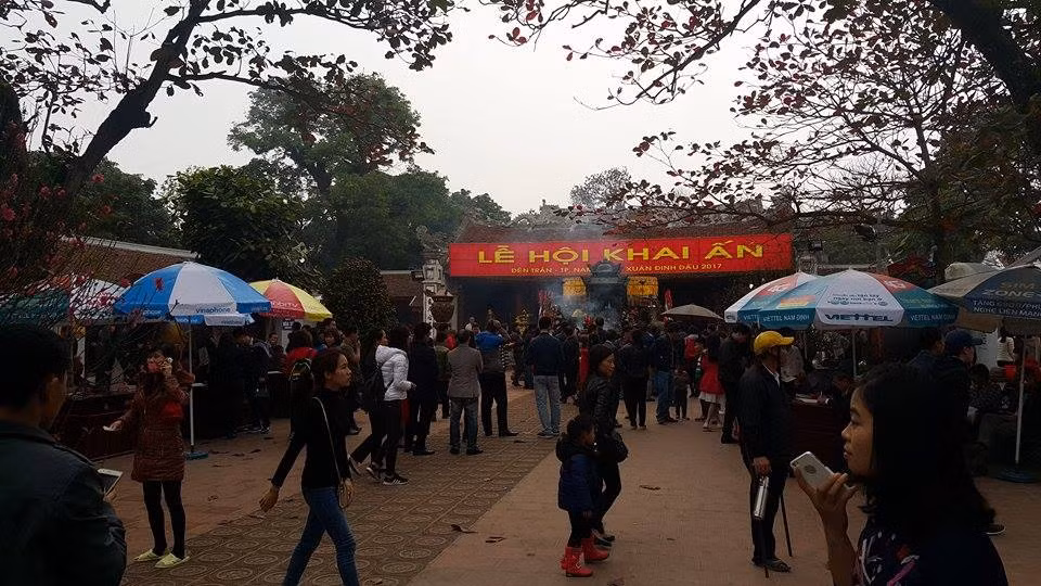 Chua khai hoi, den Tran tap nap khach, tai xuat hinh anh khong dep