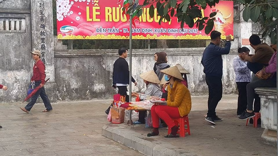 Chua khai hoi, den Tran tap nap khach, tai xuat hinh anh khong dep-Hinh-3