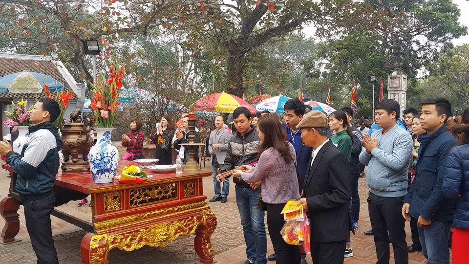 Chua khai hoi, den Tran tap nap khach, tai xuat hinh anh khong dep-Hinh-10