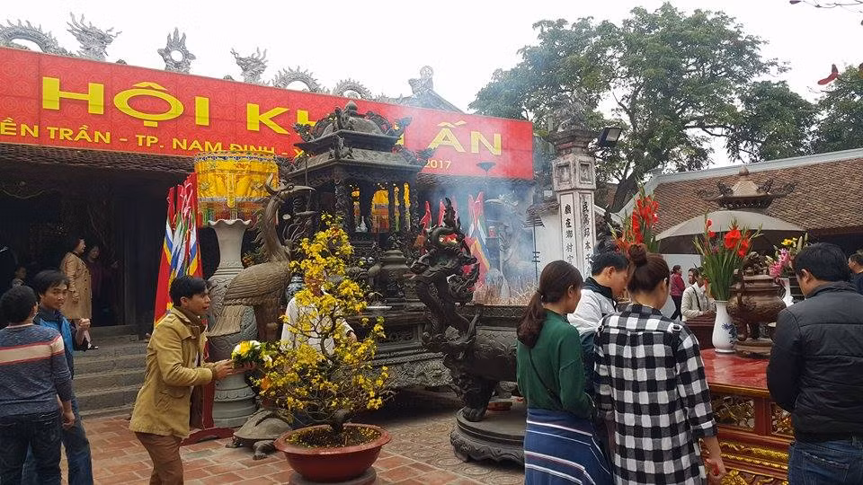 Chua khai hoi, den Tran tap nap khach, tai xuat hinh anh khong dep-Hinh-7