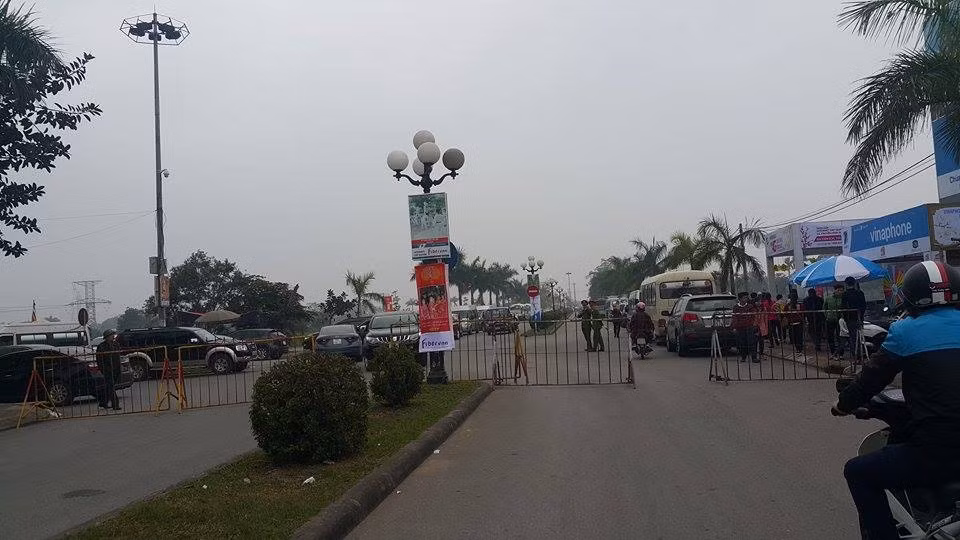 Chua khai hoi, den Tran tap nap khach, tai xuat hinh anh khong dep-Hinh-14