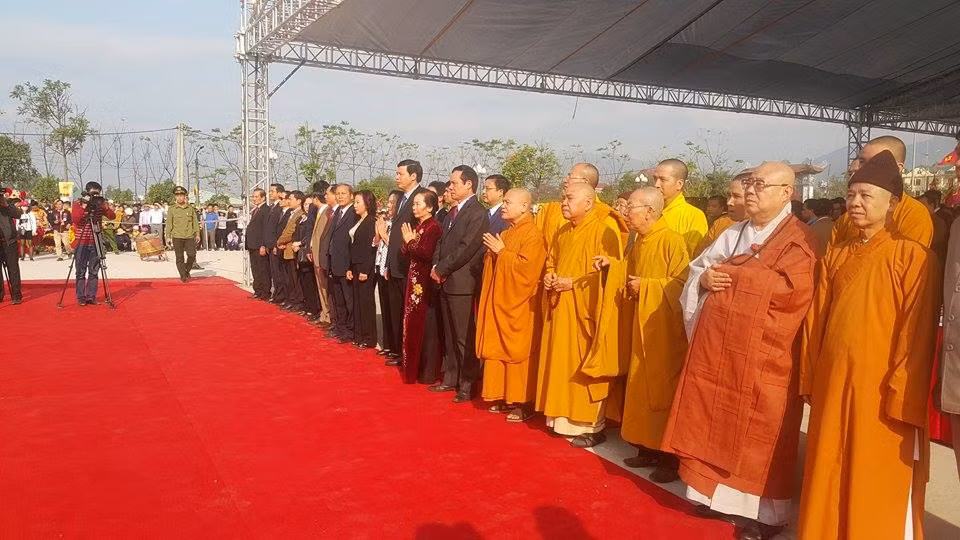 Anh: Tung bung khai Hoi xuan Yen Tu 2017-Hinh-2