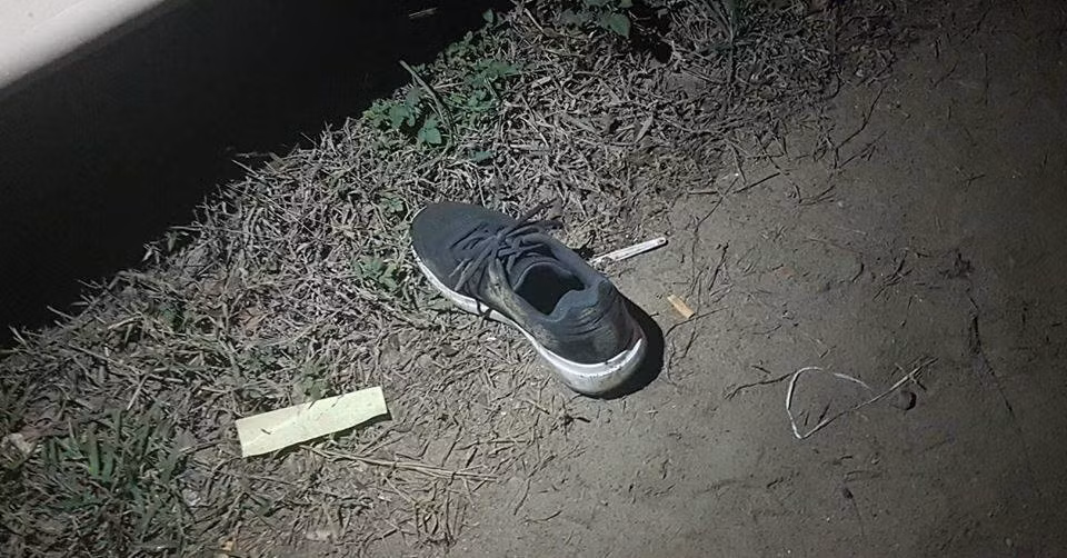 Chiếc giầy của một hành khách.