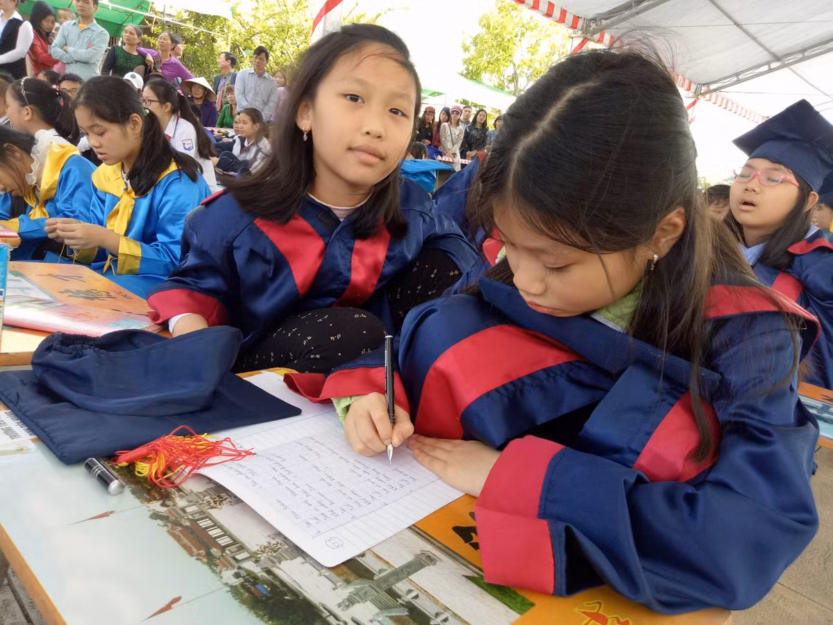 Lễ hội kéo dài từ ngày mồng 6 đến ngày mồng 8 Tết.