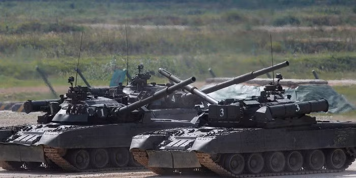 Việc bán những chiếc Armata ở thị trường nước ngoài sẽ giúp tài trợ cho việc sản xuất T-14 cho chính lực lượng vũ trang Nga, nhưng điều này không chắc sẽ đẩy nhanh đáng kể quá trình hiện đại hóa đội hình xe tăng cũ.