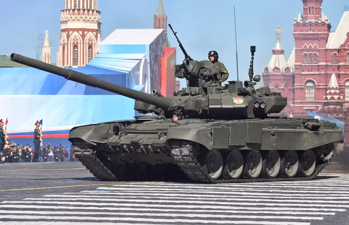 Liên bang Nga đã có sẵn nền tảng xe tăng T-14 Armata mới nhất và dự kiến sẽ được đưa vào biên chế từ năm tới, mốc thời gian trên bị đẩy lui tới vài năm sau màn ra mắt ồn ào trên Quảng trường Đỏ hồi năm 2015.