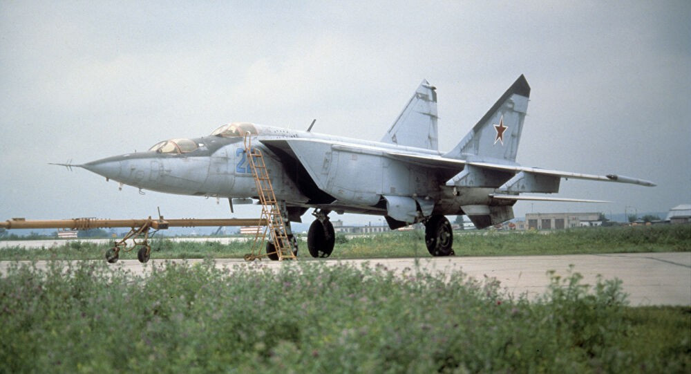 Các vụ va chạm đáng chú ý nhất giữa MiG-25 và F-15 xảy ra trong Chiến dịch Bão táp sa mạc năm 1991. Vào ngày 17/1/1991, một phi đội F-15 Mỹ đã đối đầu với hai chiếc MiG-25 và bắn 10 tên lửa vào chúng.