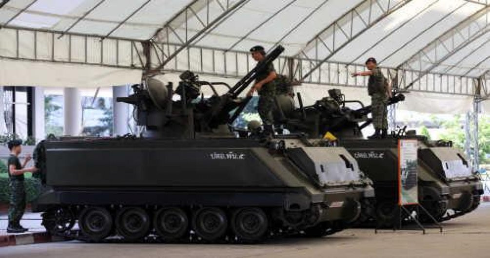 Được biết trong biên chế Lục quân Hoàng gia Thái Lan có hơn 20 hệ thống pháo phòng không cao tốc M163 Vulcan do Mỹ chế tạo từ những năm 1960. Toàn bộ hệ thống được đặt trên khung gầm cơ sở xe thiết giáp M113 cải tiến, trang bị khẩu pháo 20mm 6 nòng M168 Vulcan kiểu Gatling (pháo tự động nòng xoay) với cơ số 1.100 viên đạn.