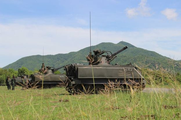 Trên xe chiến đấu được lắp đặt radar cỡ nhỏ AN/VPS-2 cùng hệ thống kính ngắm quang học M61 để điều khiển hỏa lực vũ khí. Với các khí tài như vậy, M163 Vulcan được đánh giá là có thể hoạt động tốt trong điều kiện ban đêm.