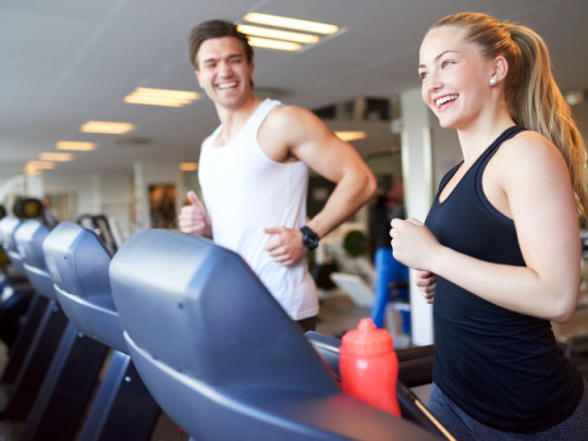 Các chị em khi đến phòng gym cũng thường chỉ chọn một máy tập phù hợp rồi luyện tập hằng ngày. Đây cũng là một sai lầm khi tập thể hình ở nữ giới. Ảnh: phunuvietnam.