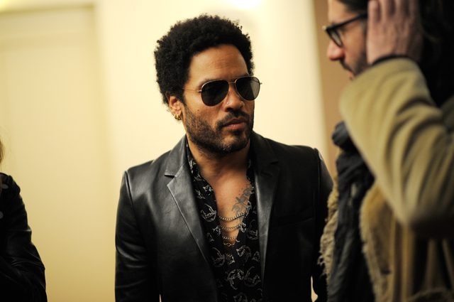 Việc ăn uống khoa học và tập thể dục đều đặn đã giúp cho ngôi sao 53 tuổi Lenny Kravitz trông trẻ trung, năng động so với tuổi thật.