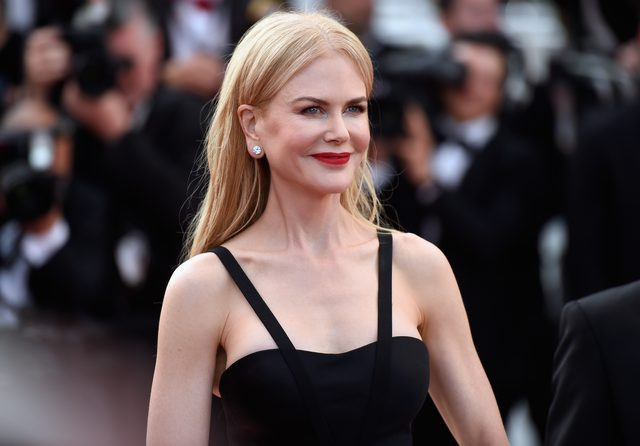 Với làn da trắng mịn, khuôn mặt đẹp không góc chết, thật khó có thể tin nữ diễn Nicole Kidman hiện nay đã 50 tuổi.