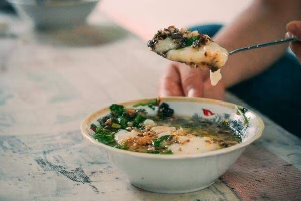 Ngay trước kỳ thi, bạn không nên ăn thử những món ăn mới, đồ uống hay thực phẩm bổ sung mới ngay cả khi được người thân, bạn bè khuyên dùng. Ảnh: foodpanda.