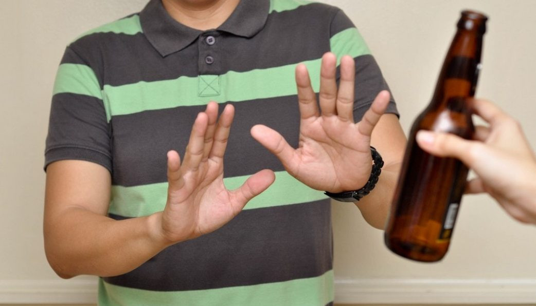 Những đồ uống không tốt cho não như rượu, soda có đường và cola, đồ uống chứa caffein bởi chúng có thể khiến bạn đau đầu, nôn nao hoặc làm gia tăng sự hồi hộp. Ảnh: dotapyogatot.