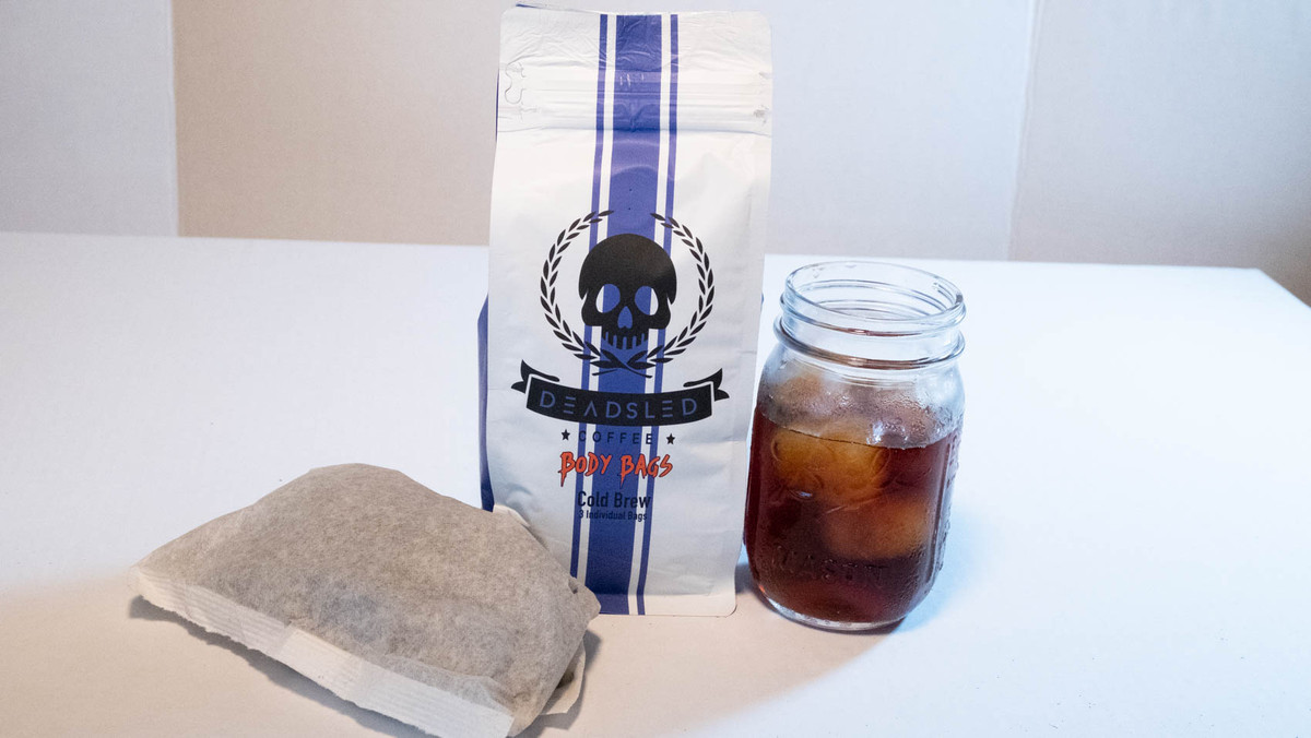 Ngoài ra, cà phê lạnh còn chứa đầy các hợp chất có hoạt tính chống oxy hóa cao. Ảnh: deadsledcoffee.