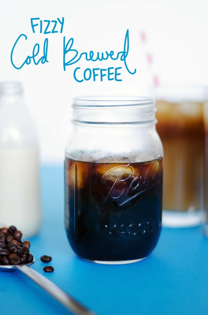 Cà phê lạnh có tính axit thấp hơn một chút so với cà phê nóng nhưng có chứa các hợp chất có thể bảo vệ dạ dày của bạn khỏi tính axit này. Ảnh: liveeatlearn.