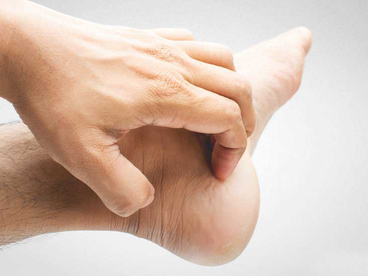 Bước 5: Khi đã được bác sĩ kê thuốc uống, bạn hãy dùng thuốc theo toa thường xuyên, đồng thời luôn luôn làm theo hướng dẫn dùng thuốc của bác sĩ. Ảnh: cloudinary.