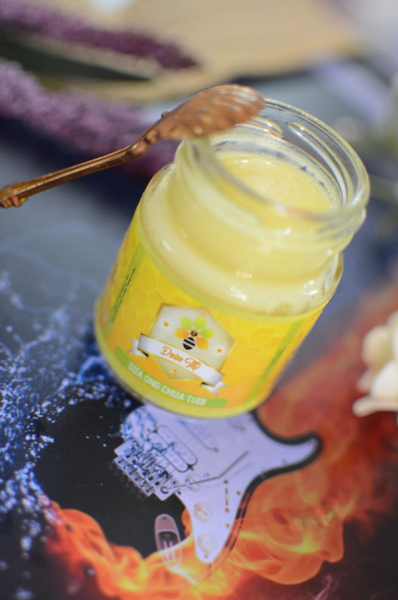 Sữa ong chúa còn có rất nhiều công dụng trong làm đẹp. Ảnh: doanthi.