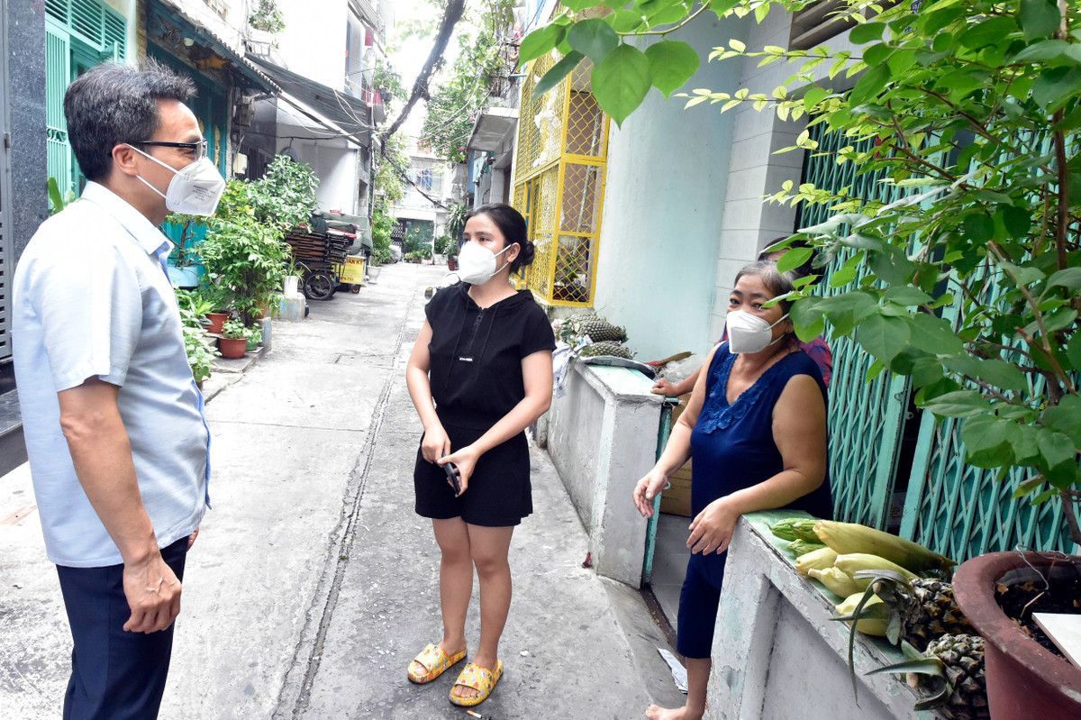 Pho Thu tuong Vu Duc Dam gap go, dong vien shipper, nguoi dan TP.HCM-Hinh-10