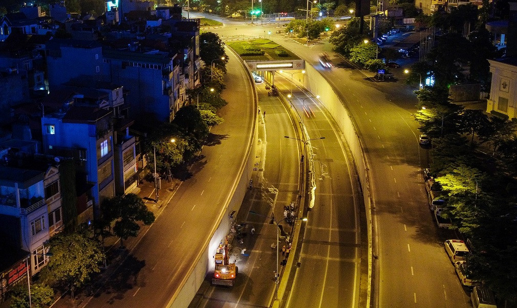 Trong tổng chiều dài có 140 m hầm kín, hầm hở dài 405 m còn lại là đường dẫn. Dự án được khánh thành năm 2009 với số vốn đầu tư gần 400 tỷ đồng. (Ảnh: Vietnamnet)