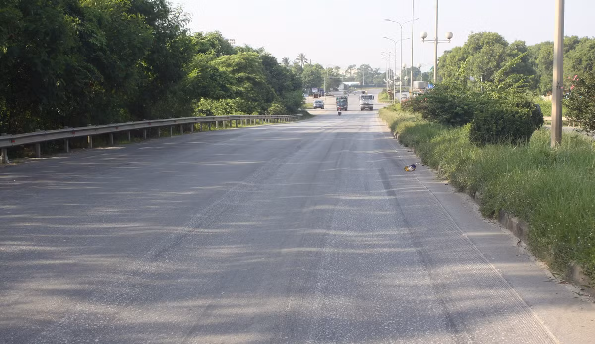 Do đường xuống cấp trầm trọng nên người điều khiển phương tiện qua đây phải đi chậm. Đường thiết kế cho xe chạy 90km/h nhưng các phương tiện chỉ chạy khoảng 30 - 40km/h vì mặt đường rất xấu, chạy nhanh dễ mất lái, gây tai nạn.