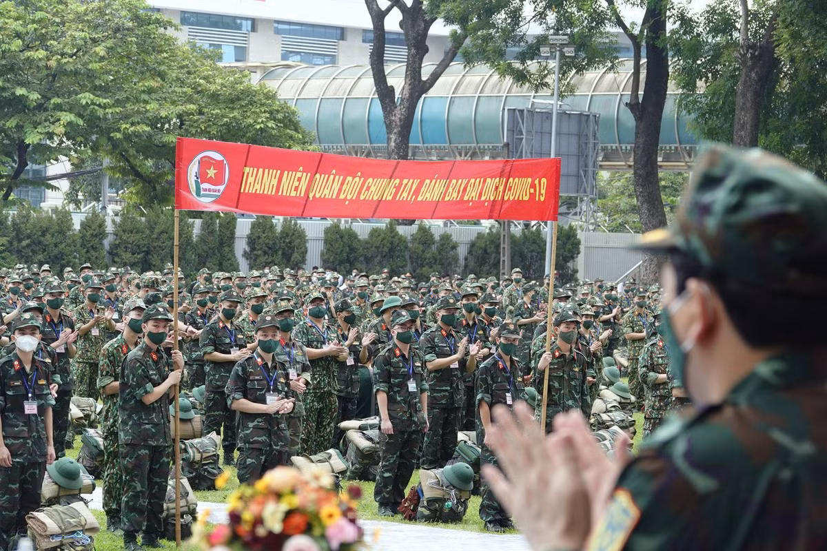 Sáng 23/8, Học viện Quân y tiếp tục tổ chức lễ xuất quân "hỗ trợ" cho TPHCM và các tỉnh phía Nam. Đoàn công tác lần này gồm 1.096 cán bộ, học viên, được chia thành 341 tổ quân y cơ động; trong đó có 264 bác sĩ, 73 cán bộ điều dưỡng, 759 học viên của Học viện Quân y.