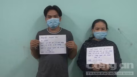 "Thông chốt" không thành, vợ dùng búa đánh công an: Ngày 17/7, Công an thành phố Dĩ An, tỉnh Bình Dương đã tạm giữ hình sự vợ chồng Nguyễn Minh Trí (SN 1983) và Hồ Kim Chi (SN 1977, cùng ngụ khu phố Tân An, phường Tân Đông Hiệp, thành phố Dĩ An) để điều tra làm rõ hành vi chống người thi hành công vụ.