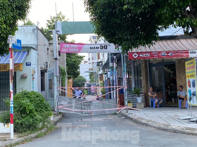 Vật liệu tự chế, mang từ nhà ra.