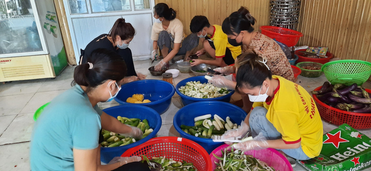 Hon 20.000 suat com 0 dong tang nguoi trong khu cach ly