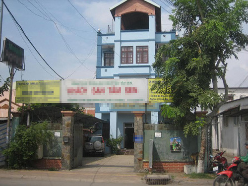 Mot phu nu chet bat thuong trong khach san o TP HCM