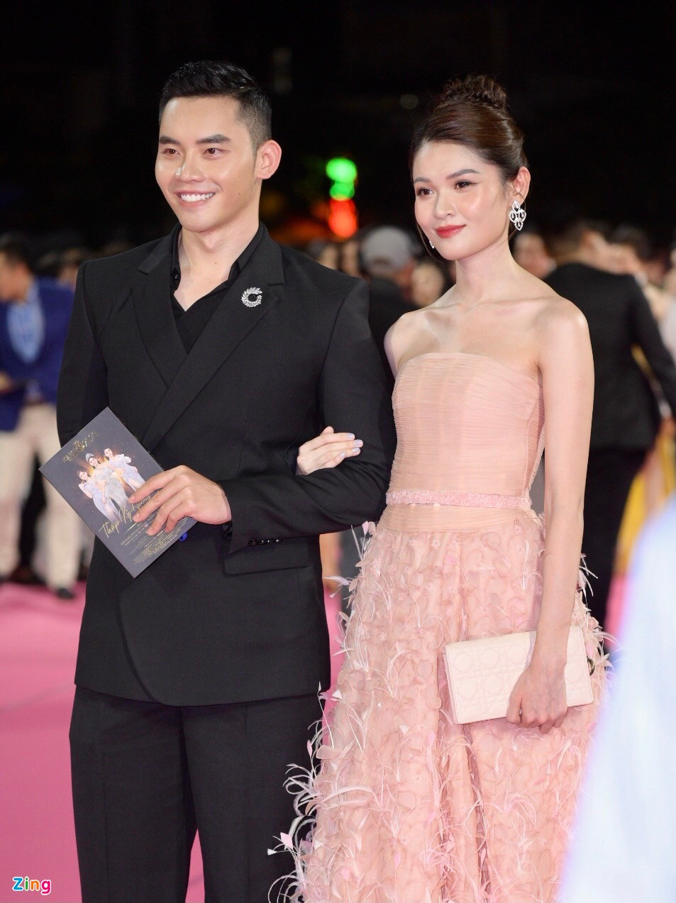 Á hậu Thùy Dung dự sự kiện cùng MC Mạnh Khang.