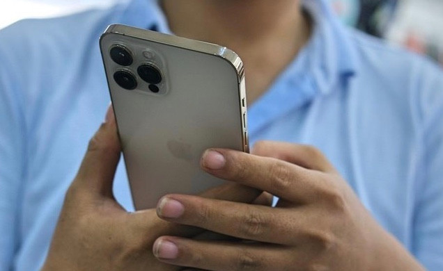 iPhone 12 bien dong gia: “De” giam manh, “de” giu cao