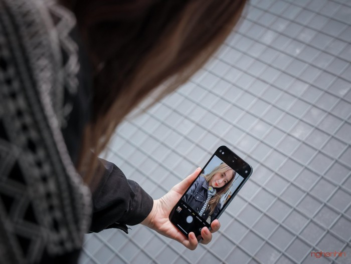 Camera trước của iPhone 12 Pro Max có độ phân giải 12MP.