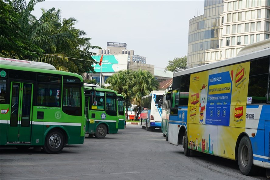 TPHCM: Vi sao kiem tien ti tu quang cao tren xe buyt gap kho?