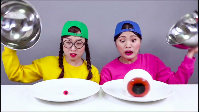 Lai them nu YouTuber thu nhap khung bi to lam vlog mat ve sinh-Hinh-4