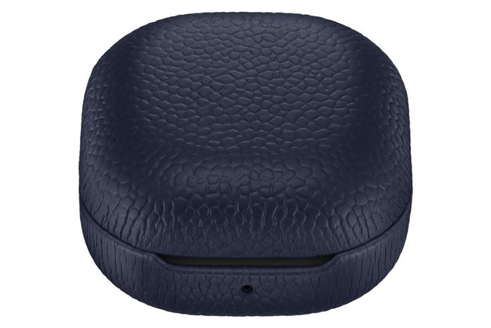 Vì hộp đựng của Buds Live chỉ làm bằng nhựa nên cầm không được đã lắm, vì thế ốp da có thể là giải pháp tốt, đỡ nhàm chán mà nhìn cao cấp hơn hẳn