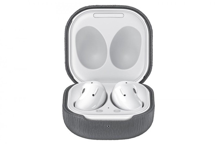 Ốp da cho Galaxy Z Fold2 có giá bán 88 USD còn của Galaxy Buds Live là 19 USD.
