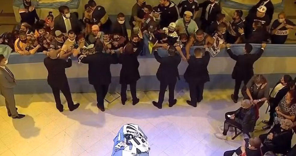 Khó có thể diễn tả nỗi đau của người Argentina trong những ngày này.