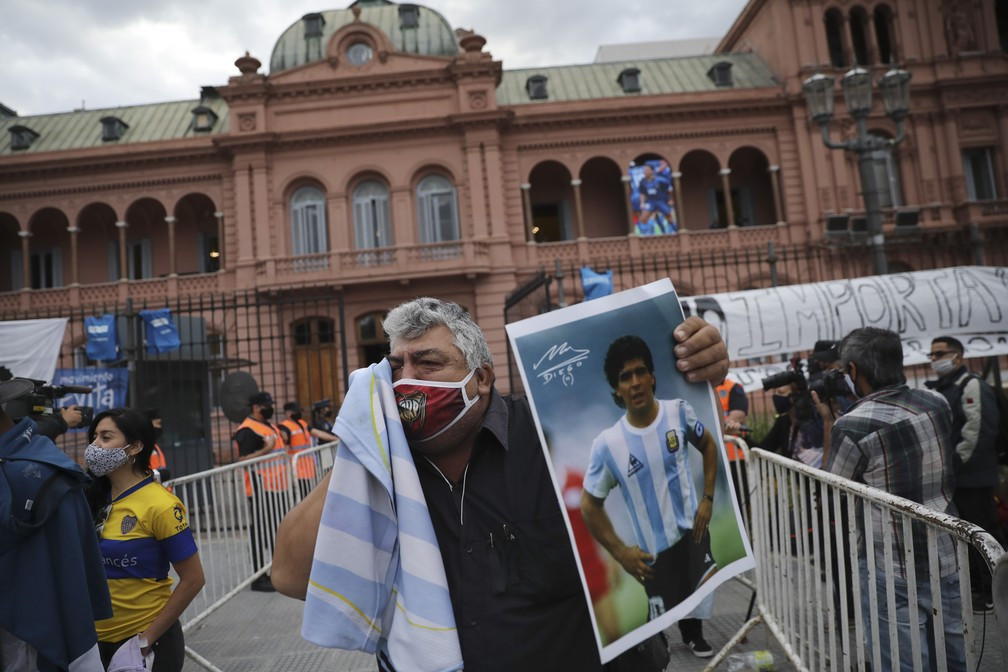 Chính phủ Argentina thông báo để quốc tang Diego Maradona trong vòng 3 ngày như một sự tri ân lớn với huyền thoại 60 tuổi.