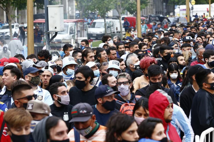 ... để chờ tiễn biệt huyền thoại số 1 trong lòng họ