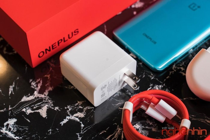 Với viên pin dung lượng tương đương với Oneplus 8 Pro 5G nhưng OnePlus 8T 5G lại có vẻ có thời lượng pin không được ấn tượng như người anh của mình, Onscreen khoảng hơn 5 tiếng cho đến khi cạn pin.