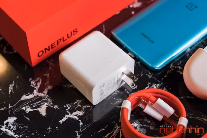 Với viên pin dung lượng tương đương với Oneplus 8 Pro 5G nhưng OnePlus 8T 5G lại có vẻ có thời lượng pin không được ấn tượng như người anh của mình, Onscreen khoảng hơn 5 tiếng cho đến khi cạn pin.