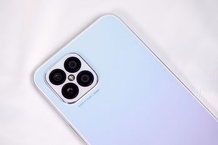 Huawei Nova 8 SE có 4 camera sau. Trong đó, cảm biến chính độ phân giải 64 MP, f/1.9 cho khả năng lấy nét theo pha. Ống kính thứ hai 8 MP, f/2.4 với góc rộng 120 độ.