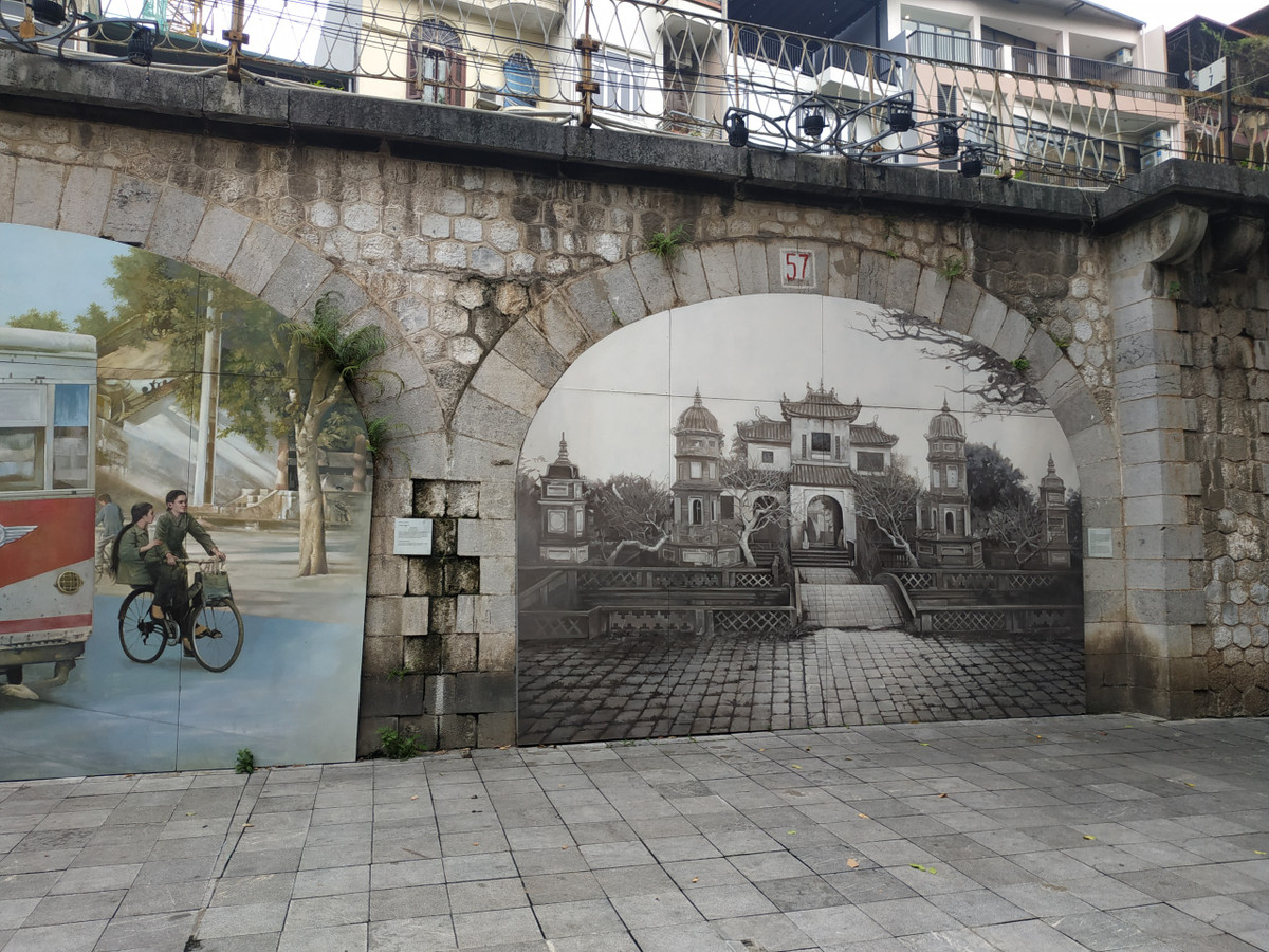 Sau khi hoàn thành việc đục thông các vòm cầu dẫn đường sắt, quận Hoàn Kiếm sẽ phát triển thành không gian văn hóa thương mại, dịch vụ du lịch, nơi giới thiệu, tôn vinh các sản phẩm làng nghề, ẩm thực truyền thống cùng các sản phẩm văn hóa, du lịch hấp dẫn.