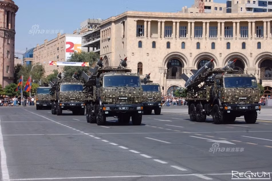 . Xe chở đạn của tổ hợp tên lửa tầm thấp – tầm trung S-125 Pechora đã được hiện đại hóa.