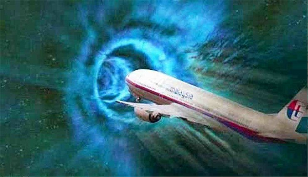 Logo rõ ràng và dễ nhận biết trên thân máy bay cho thấy chiếc máy bay màu bạc sáng bóng này là chiếc đã biến mất khi bay từ Manila, Philippines đến Minqin Nao 48 năm trước. Tờ báo được tìm thấy trong cabin là ngày Chủ nhật thứ ba của tháng 1 năm 1937. Một nhóm chuyên gia hàng không do quân đội Indonesia cử đến, sau nhiều giờ điều tra trên chiếc máy bay chở khách giống như mới này, biểu hiện của họ đã thay đổi rất nhiều và rất sốc khi bước ra.