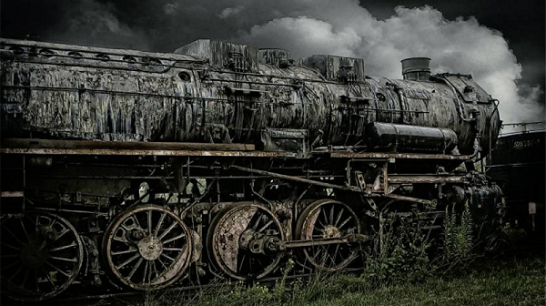 “Đoàn tàu ma” là một trong những huyền án kỳ lạ chưa được giải đáp trên thế giới, bởi vì đoàn tàu này dường như vẫn chưa dừng lại, và nó lao đi trong không gian đặc biệt của nó. Sau lần biến mất đột ngột đầu tiên, một vài năm nó lại xuất hiện một lần trên thế giới, khiến một số người đã biến mất không còn tung ảnh.